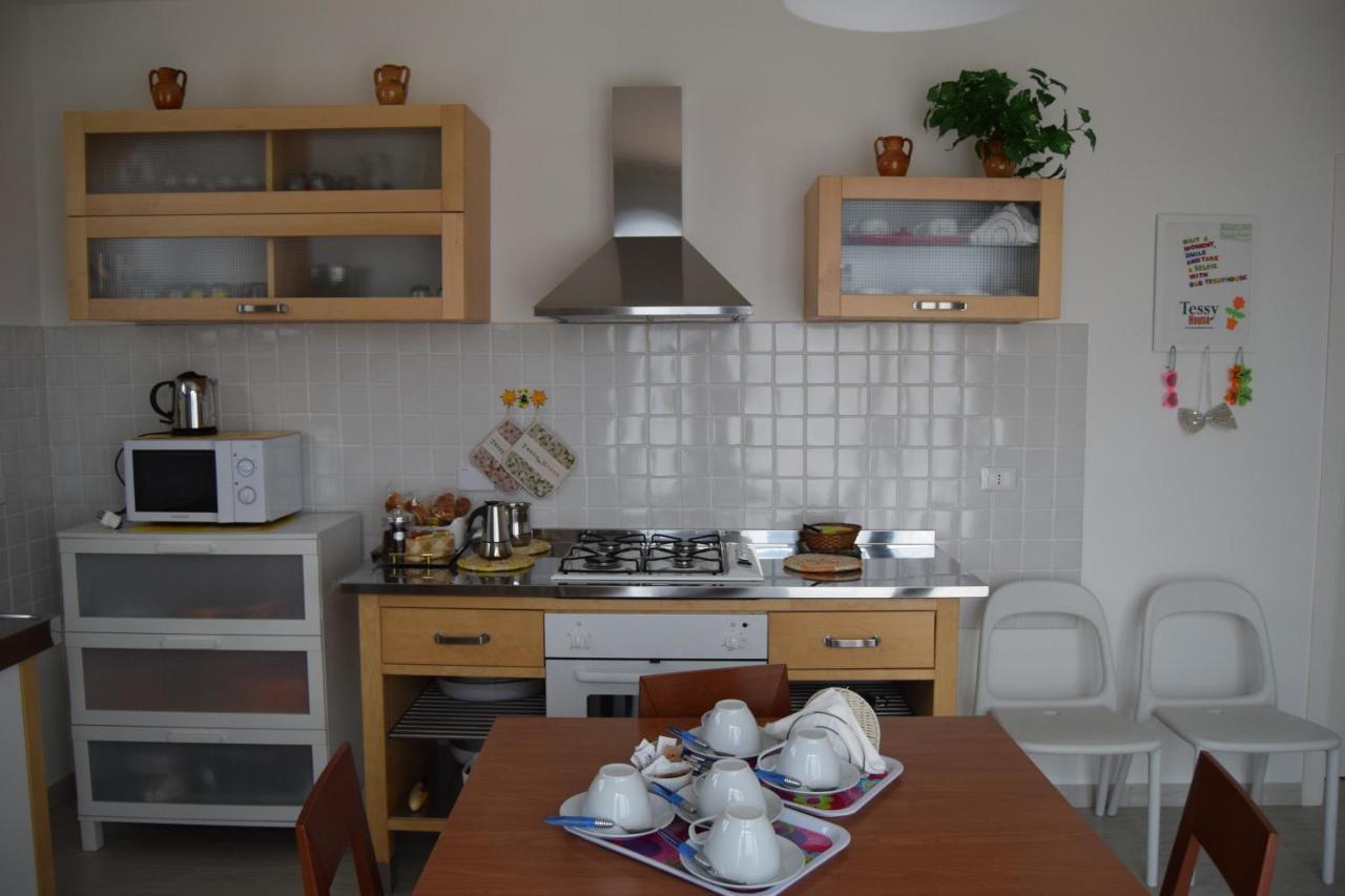 Casa Vacanza E Per Lavoro Tessyhouse สปิเนอา ภายนอก รูปภาพ